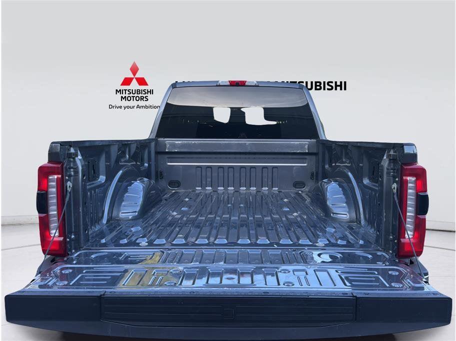 2023 Ford Super Duty F-350 SRW XLT Pickup 4D 6 3/4 ft