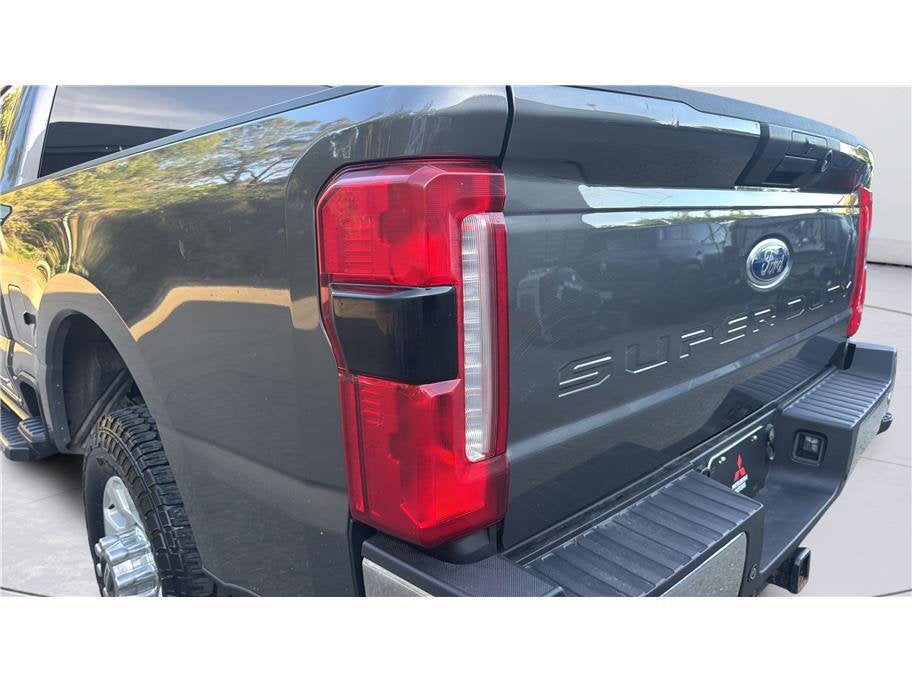 2023 Ford Super Duty F-350 SRW XLT Pickup 4D 6 3/4 ft