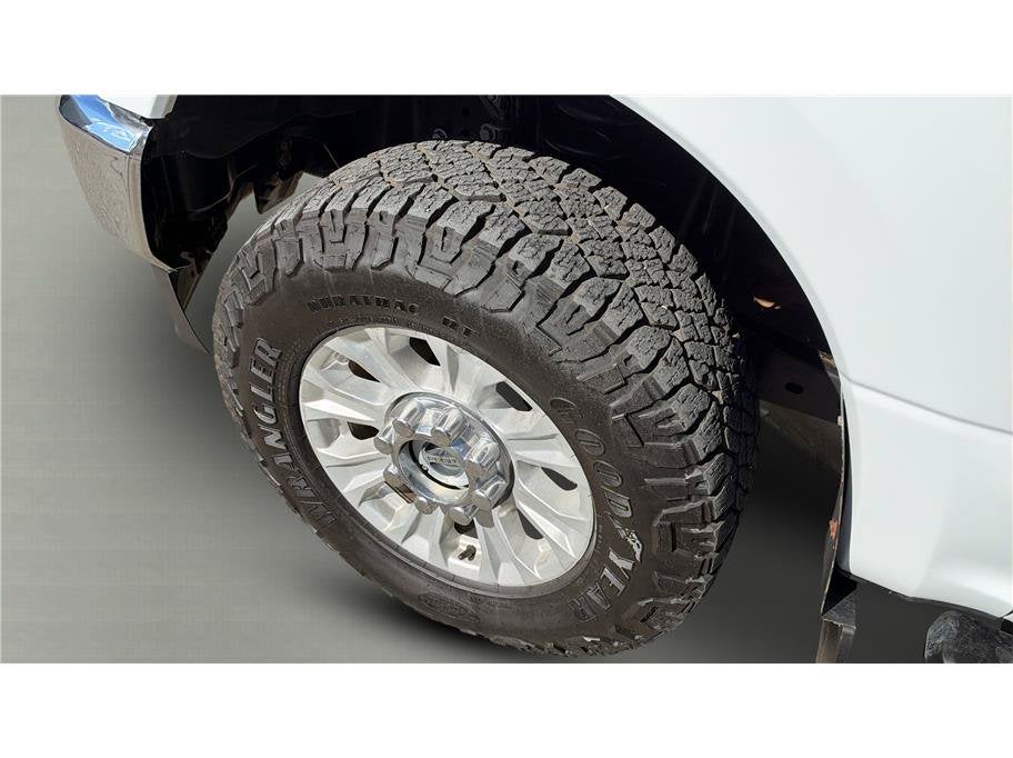 2022 Ford Super Duty F-350 SRW XLT Pickup 4D 6 3/4 ft