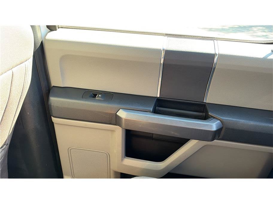 2022 Ford Super Duty F-350 SRW XLT Pickup 4D 6 3/4 ft