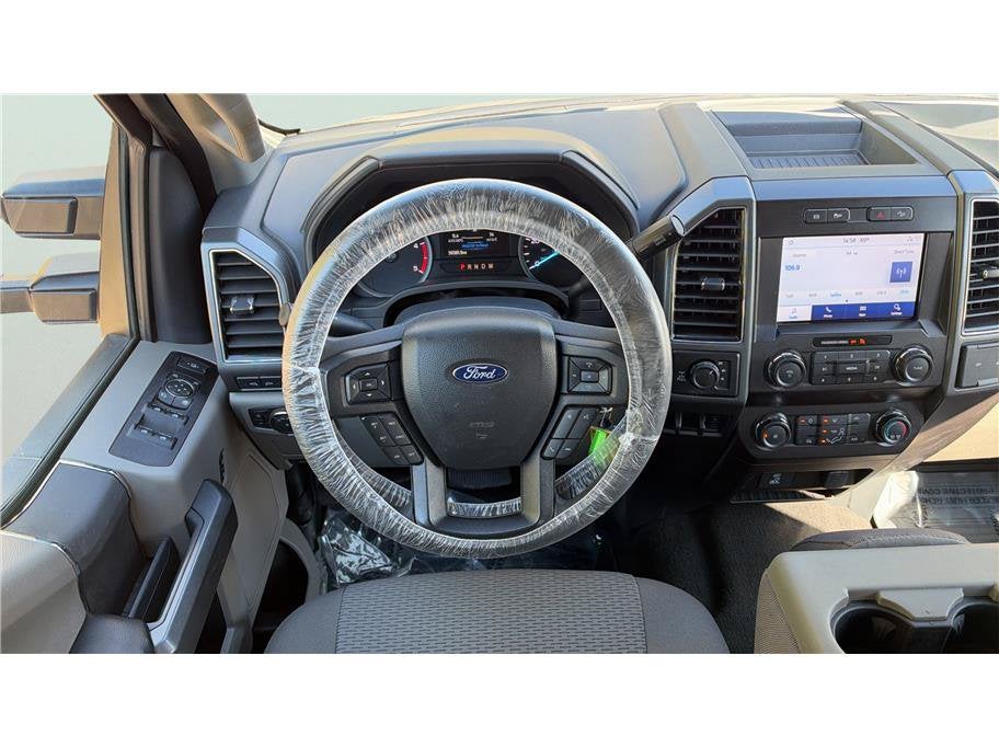 2022 Ford Super Duty F-350 SRW XLT Pickup 4D 6 3/4 ft
