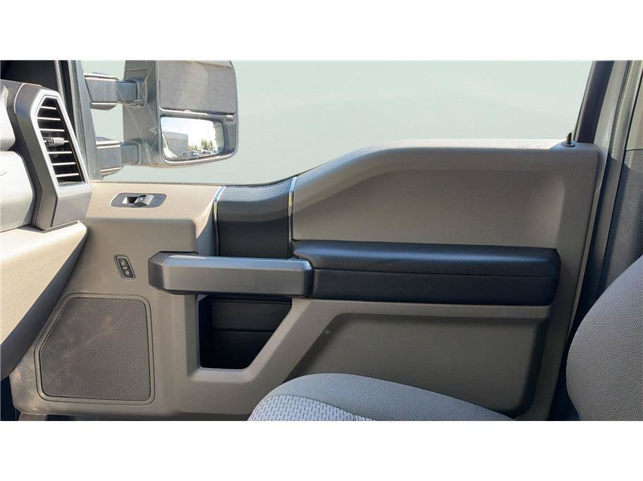 2022 Ford Super Duty F-350 SRW XLT Pickup 4D 6 3/4 ft