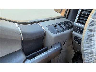 2022 Ford Super Duty F-350 SRW XLT Pickup 4D 6 3/4 ft