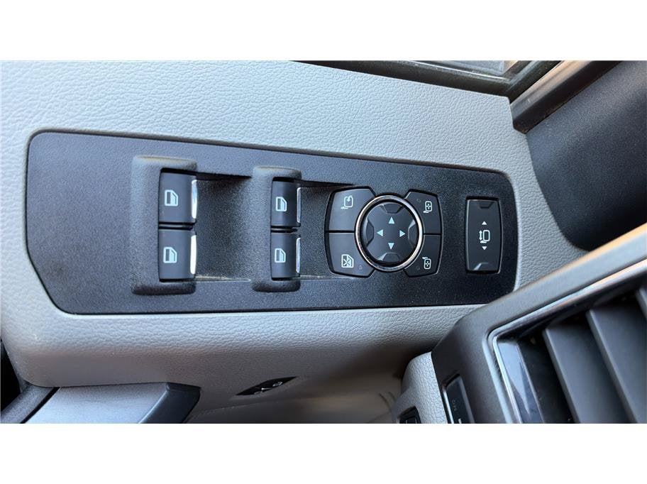 2022 Ford Super Duty F-350 SRW XLT Pickup 4D 6 3/4 ft