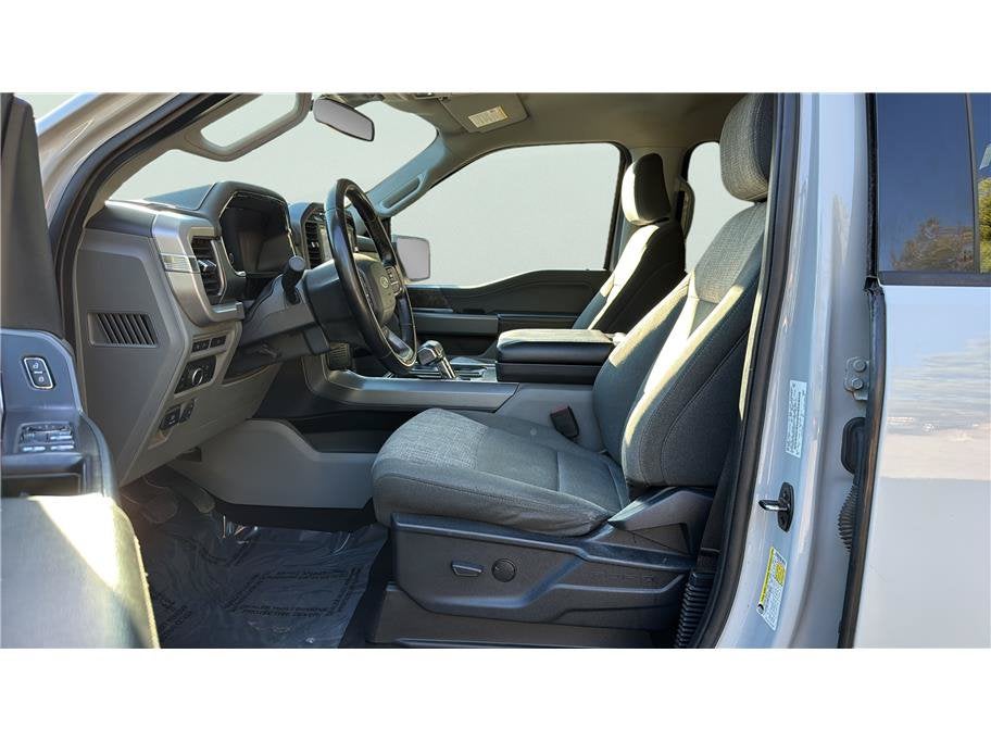 2023 Ford F-150 Lightning XLT Pickup 4D 5 1/2 ft