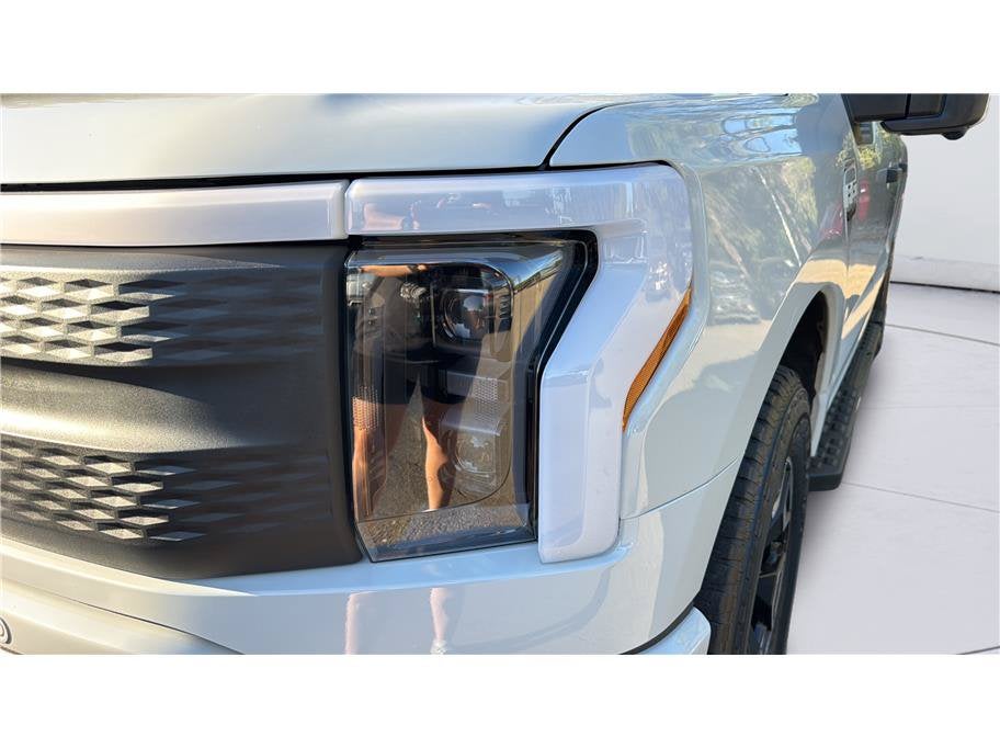 2023 Ford F-150 Lightning XLT Pickup 4D 5 1/2 ft