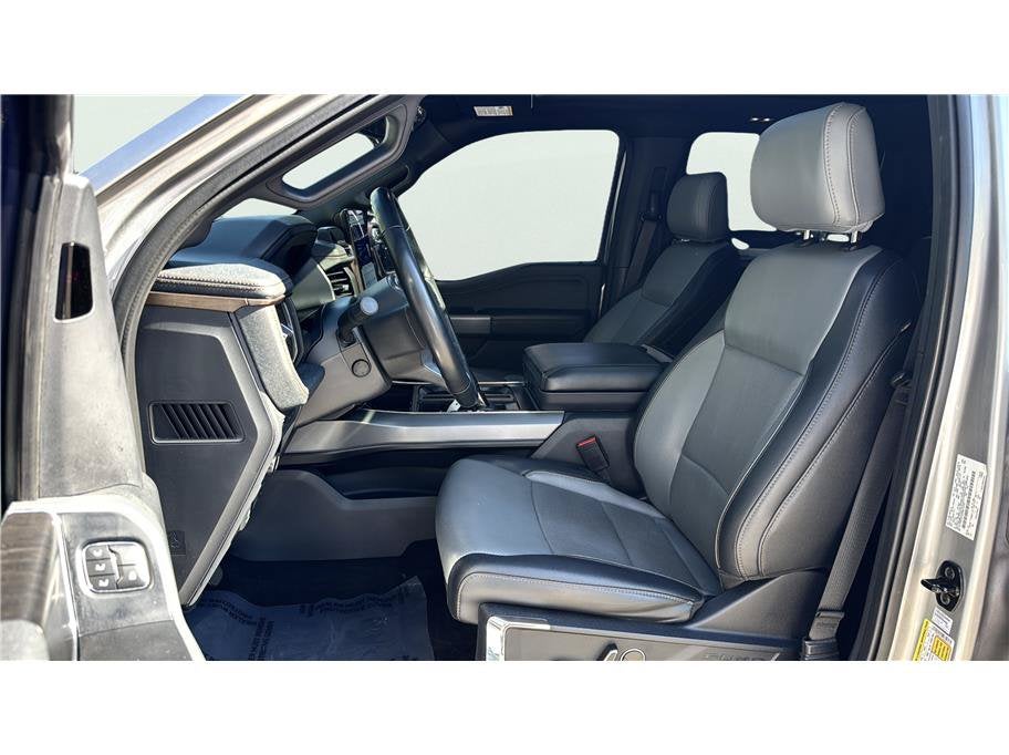 2023 Ford F-150 Lightning Lariat Pickup 4D 5 1/2 ft