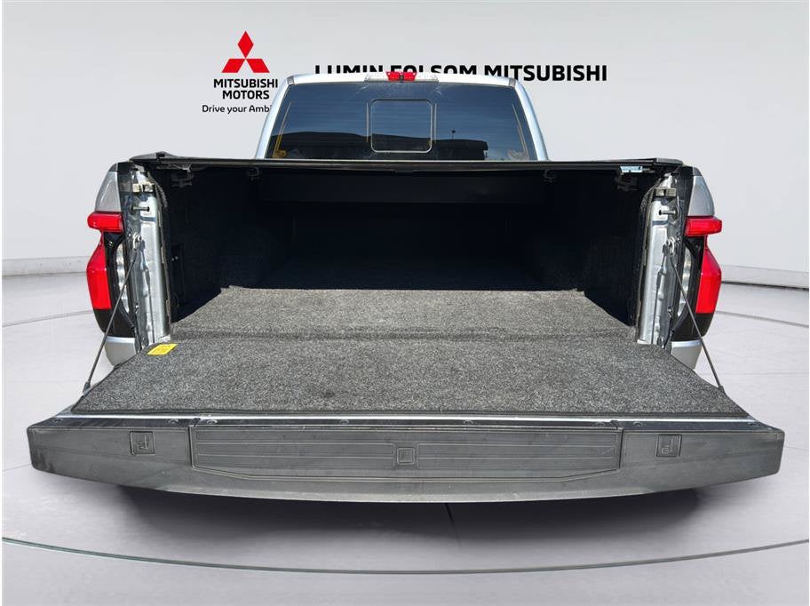 2023 Ford F-150 Lightning Lariat Pickup 4D 5 1/2 ft