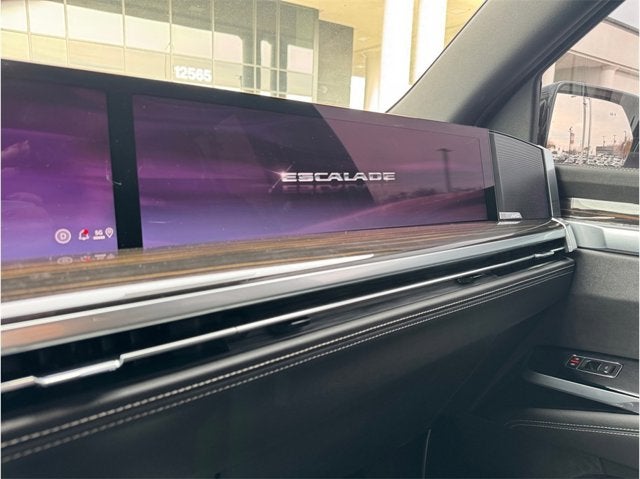 2025 Cadillac Escalade ESV 4WD Luxury