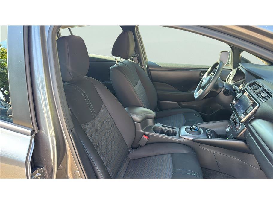 2025 Nissan LEAF S
