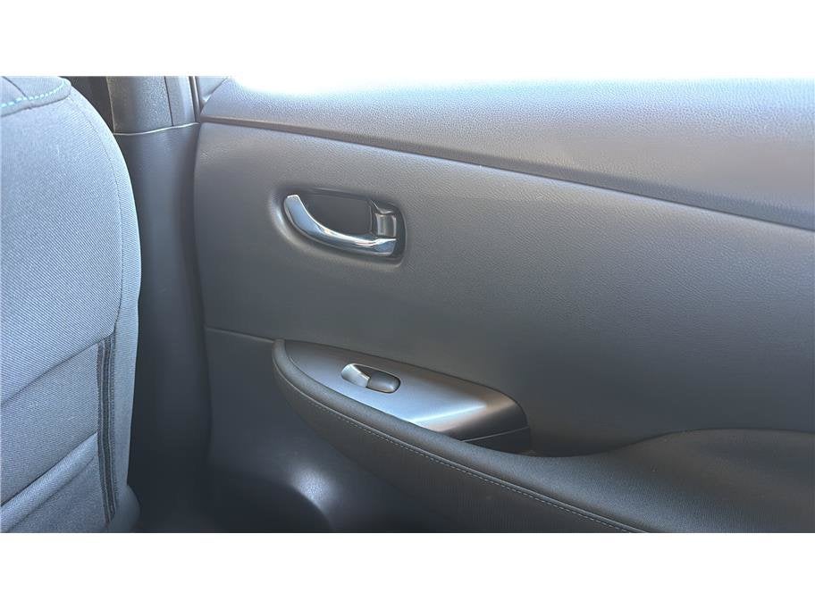 2025 Nissan LEAF S