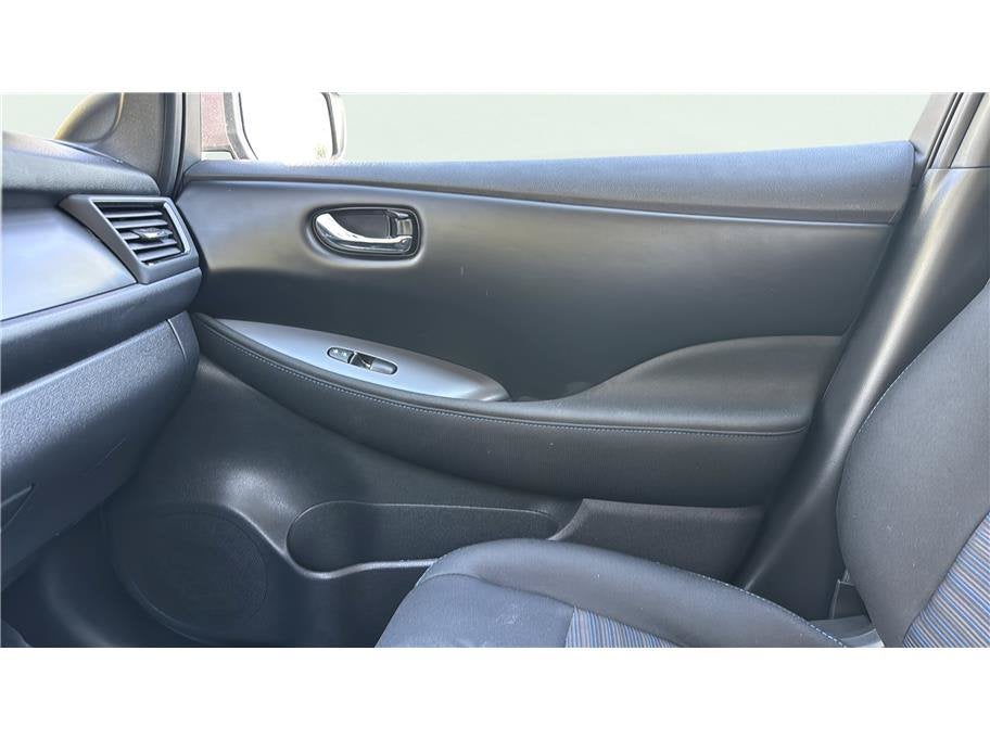 2025 Nissan LEAF S