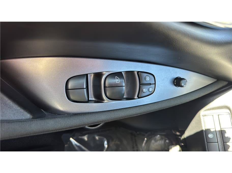 2025 Nissan LEAF S