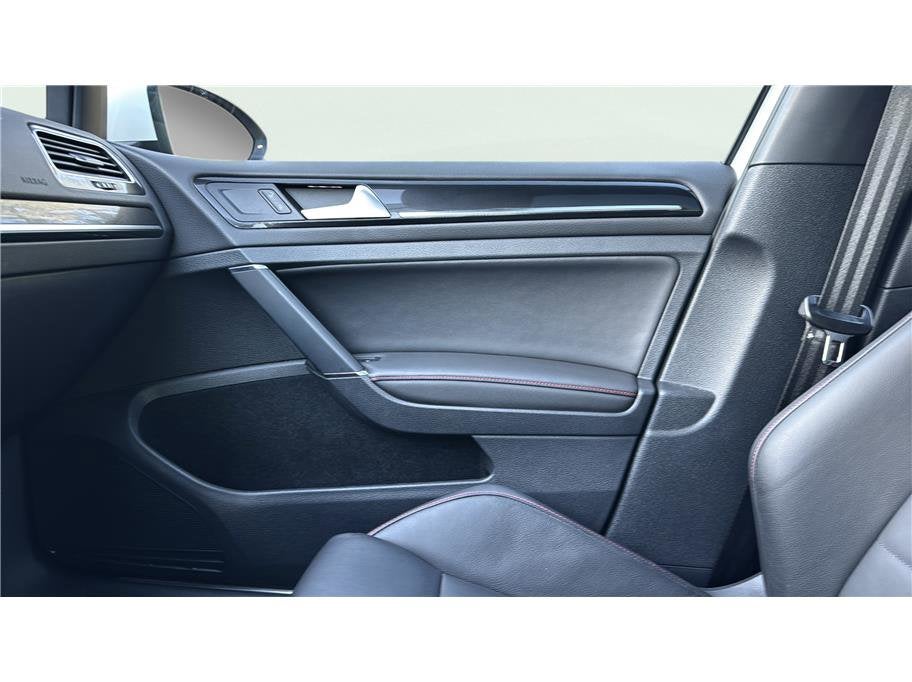 2016 Volkswagen Golf GTI SE Hatchback Sedan 4D