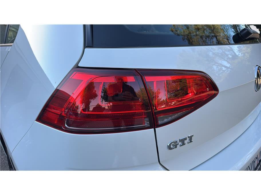 2016 Volkswagen Golf GTI SE Hatchback Sedan 4D