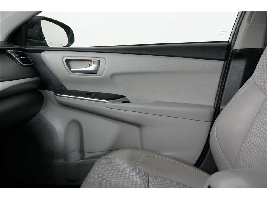 2015 Toyota Camry SE Sedan 4D