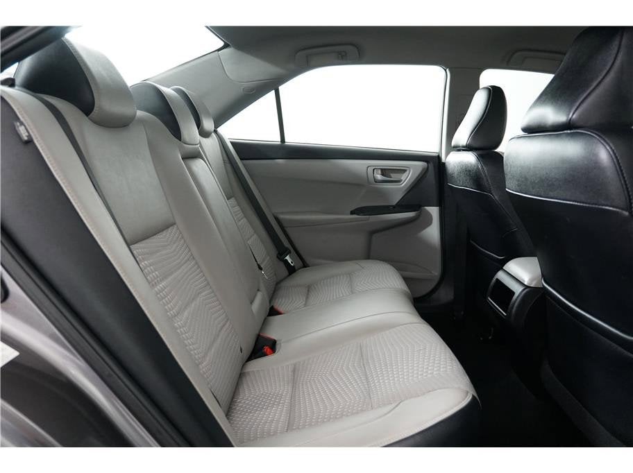 2015 Toyota Camry SE Sedan 4D