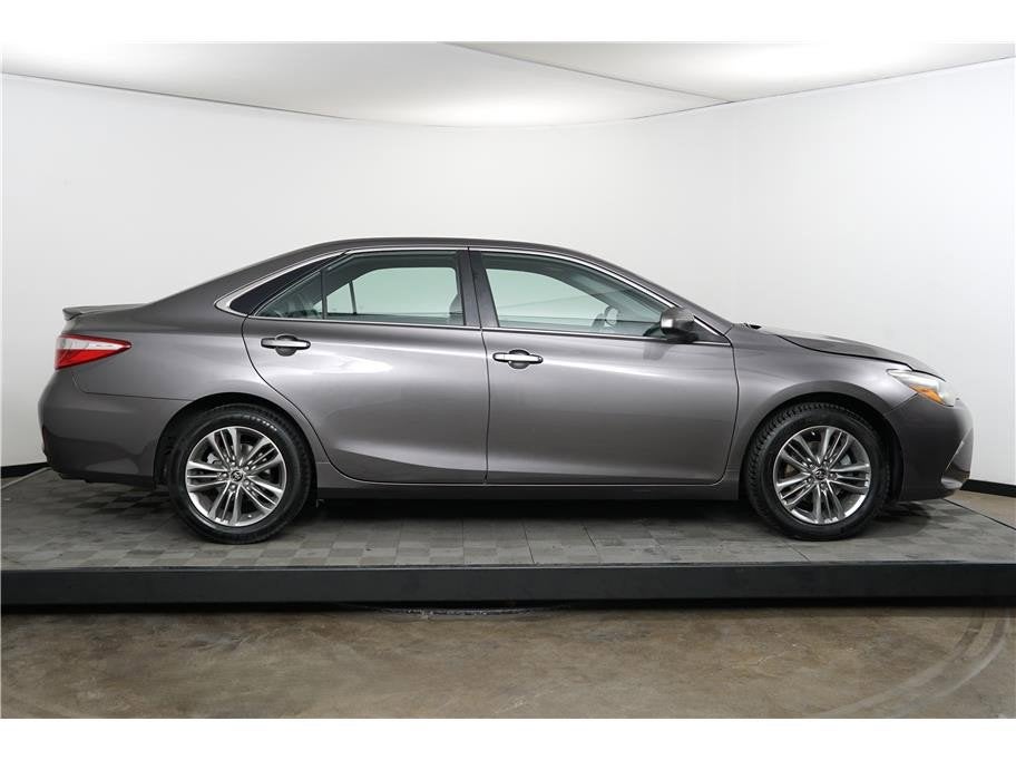 2015 Toyota Camry SE Sedan 4D
