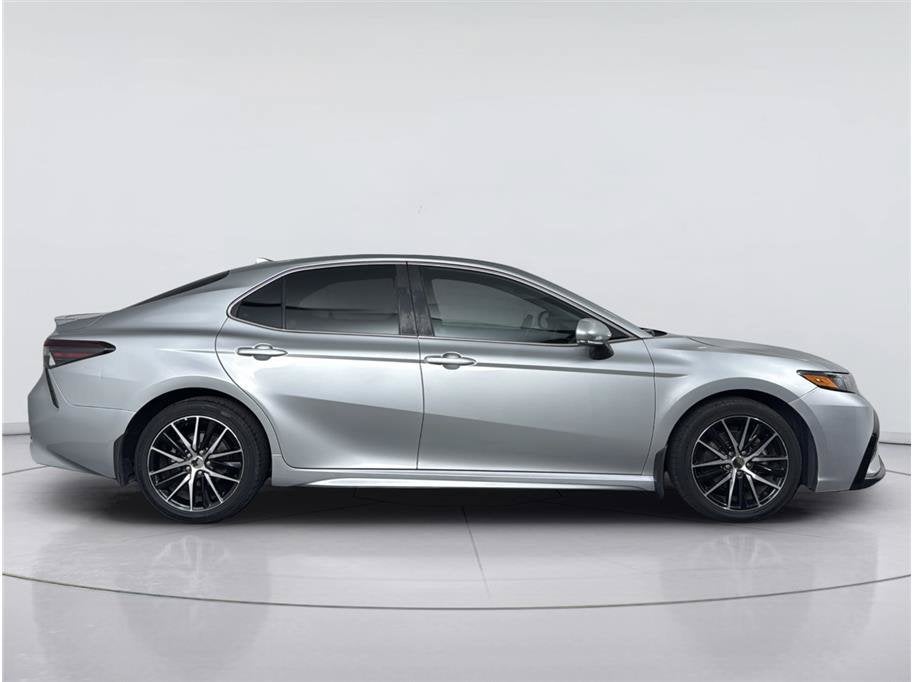 2022 Toyota Camry SE Sedan 4D
