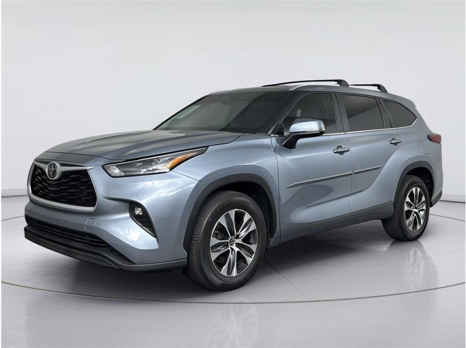 2023 Toyota Highlander XLE Sport Utility 4D