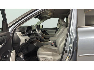 2023 Toyota Highlander XLE Sport Utility 4D