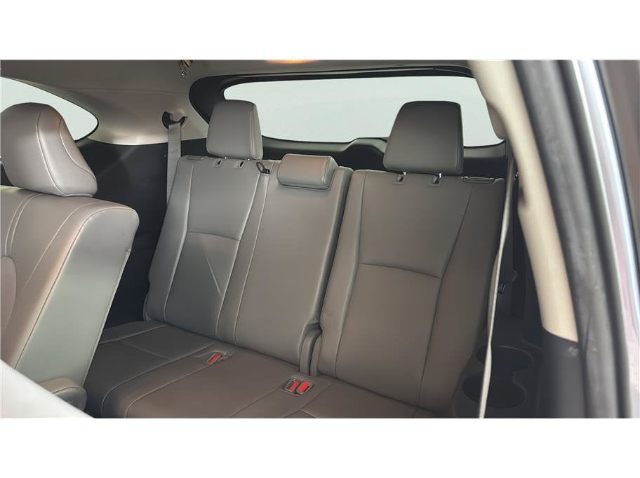 2023 Toyota Highlander XLE Sport Utility 4D
