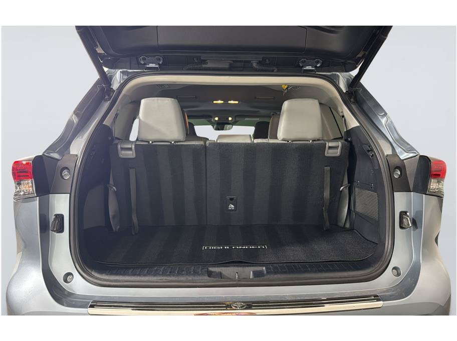 2023 Toyota Highlander XLE Sport Utility 4D