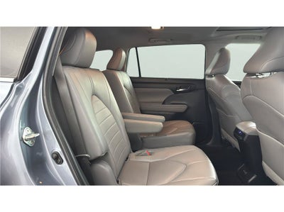 2023 Toyota Highlander XLE Sport Utility 4D