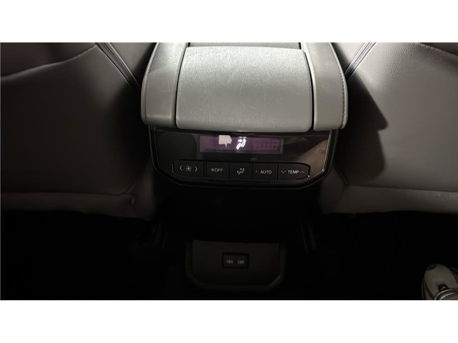 2023 Toyota Highlander XLE Sport Utility 4D