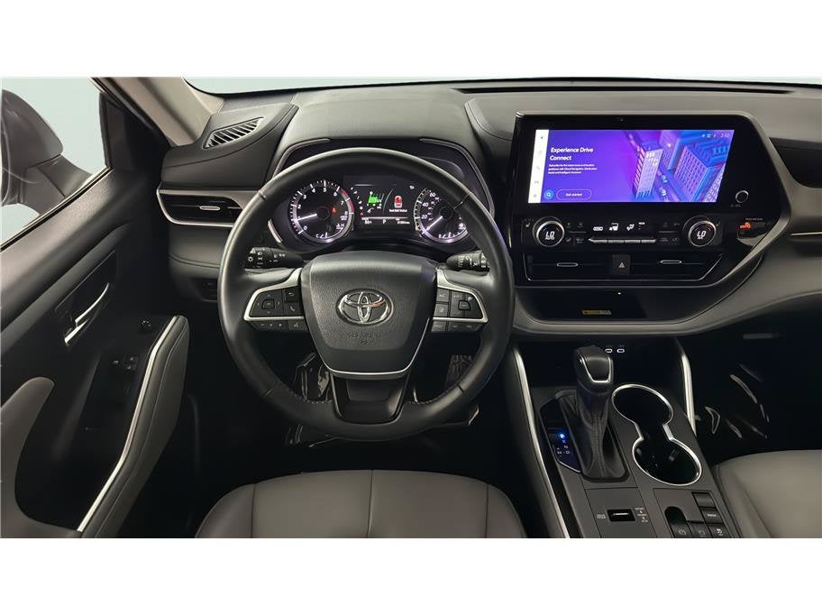 2023 Toyota Highlander XLE Sport Utility 4D