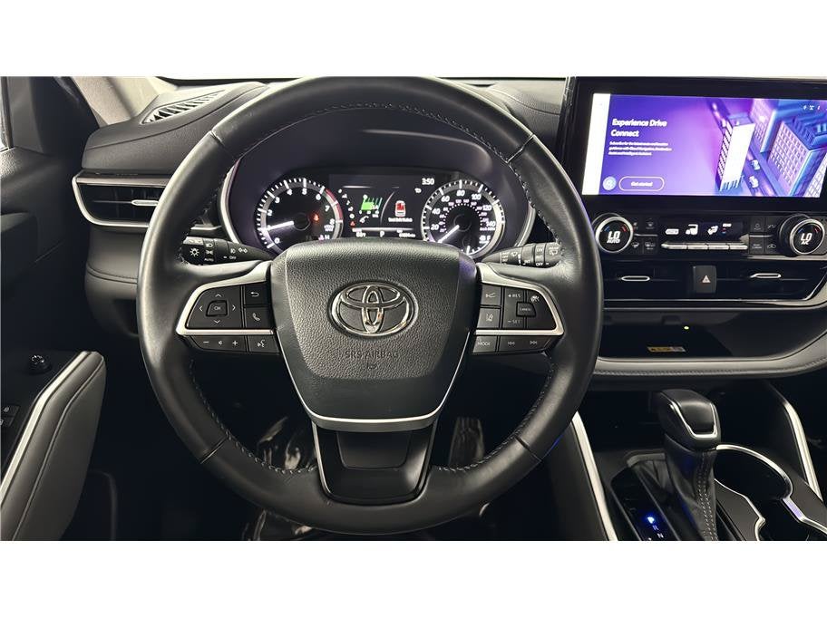 2023 Toyota Highlander XLE Sport Utility 4D