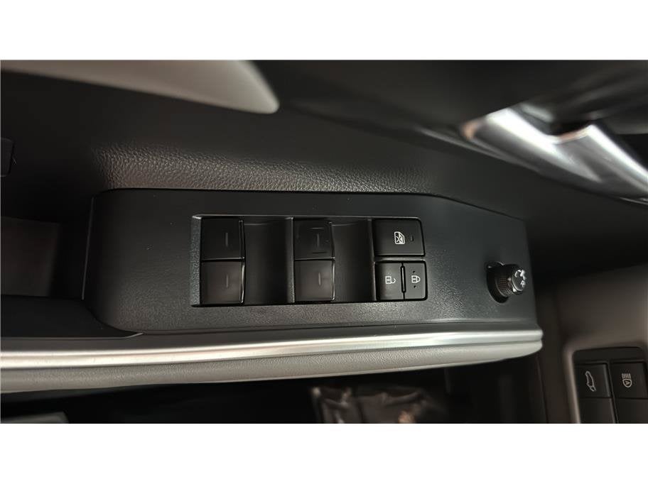 2023 Toyota Highlander XLE Sport Utility 4D