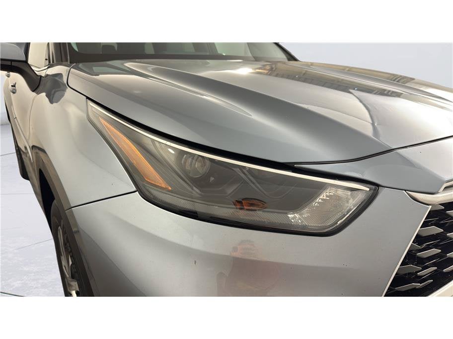 2023 Toyota Highlander XLE Sport Utility 4D