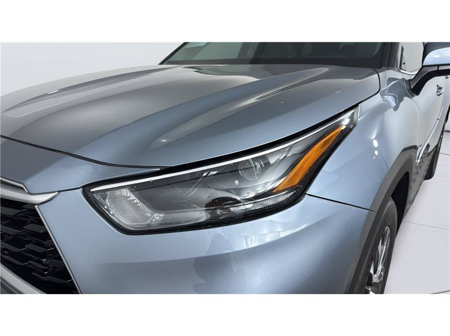 2023 Toyota Highlander XLE Sport Utility 4D