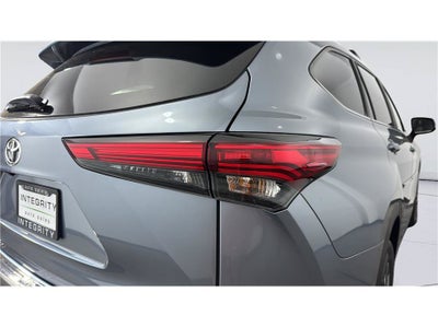 2023 Toyota Highlander XLE Sport Utility 4D