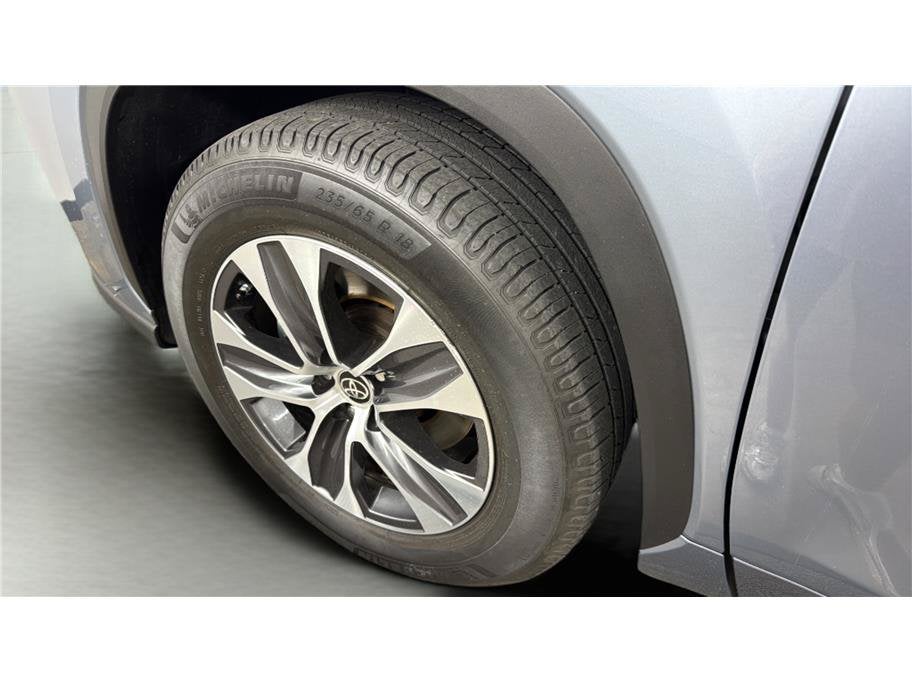 2023 Toyota Highlander XLE Sport Utility 4D