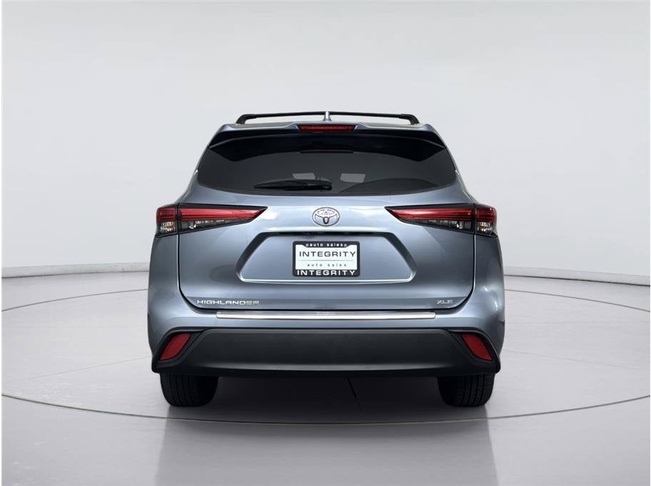 2023 Toyota Highlander XLE Sport Utility 4D