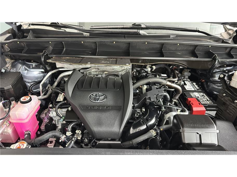 2023 Toyota Highlander XLE Sport Utility 4D