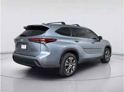 2023 Toyota Highlander XLE Sport Utility 4D
