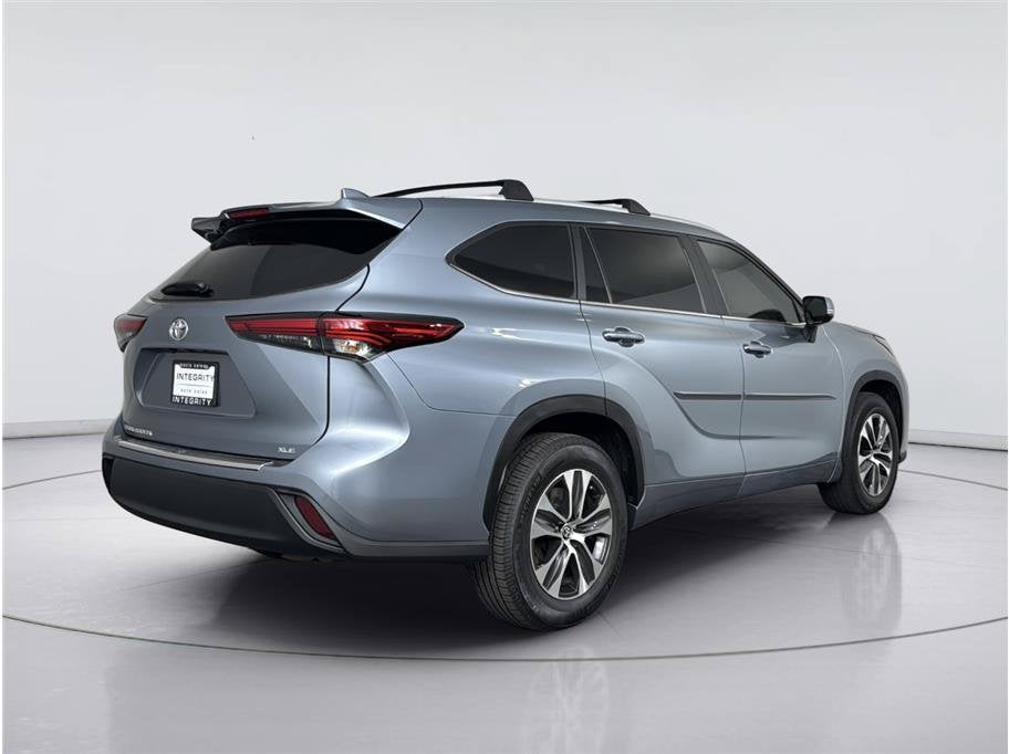2023 Toyota Highlander XLE Sport Utility 4D