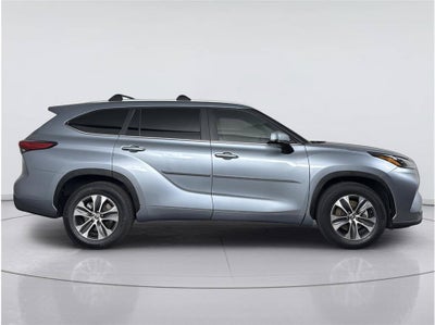 2023 Toyota Highlander XLE Sport Utility 4D