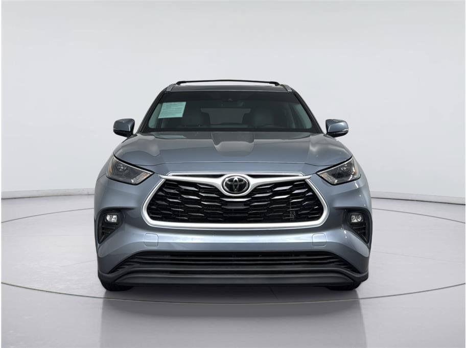 2023 Toyota Highlander XLE Sport Utility 4D