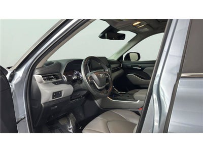 2023 Toyota Highlander XLE Sport Utility 4D