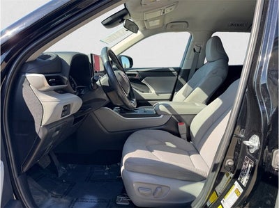 2023 Toyota Highlander LE Sport Utility 4D