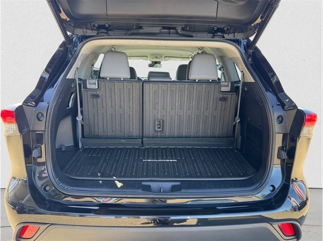 2023 Toyota Highlander LE Sport Utility 4D