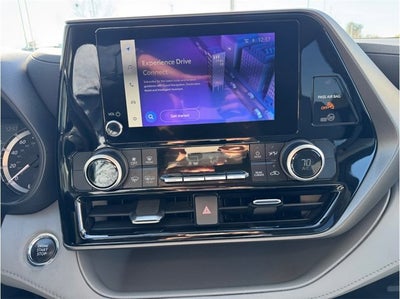 2023 Toyota Highlander LE Sport Utility 4D