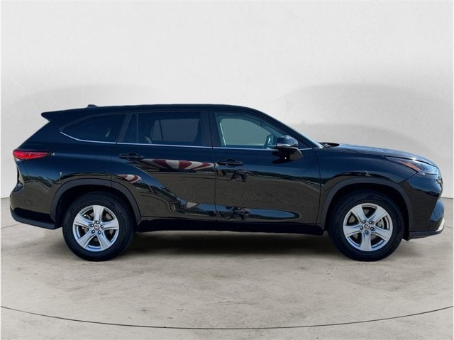 2023 Toyota Highlander LE Sport Utility 4D