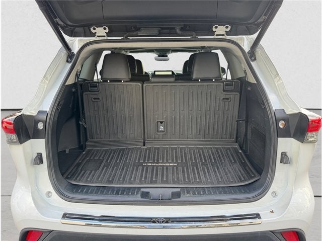 2023 Toyota Highlander XLE Sport Utility 4D