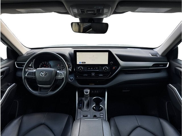 2023 Toyota Highlander XLE Sport Utility 4D