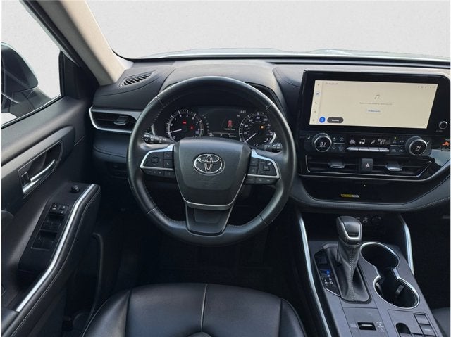 2023 Toyota Highlander XLE Sport Utility 4D